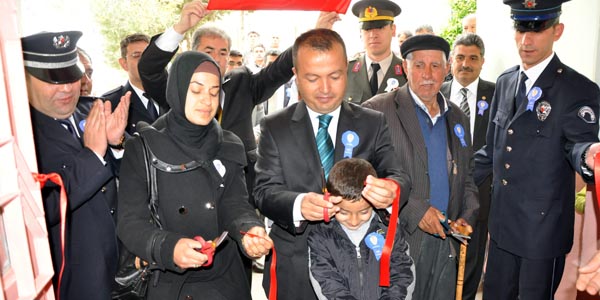 Şehit polis memuru Mahmut Kayan'ın ismi okula verildi