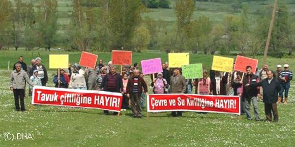 Köyde tavuk çiftliği protestosu