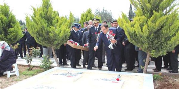 Şehitlik dışında bulunan polis şehitlerine anıt mezar yaptırıldı