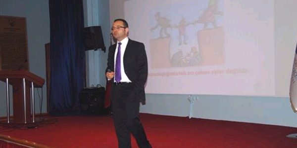 Ağrı'da 'Aile ve Evlilik' konulu konferans