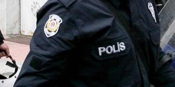 Polisin otomobilinde esrar ele geçirildi