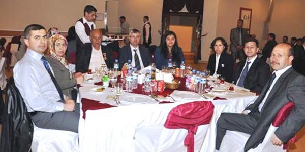 Polis evinde ağlatan yemek