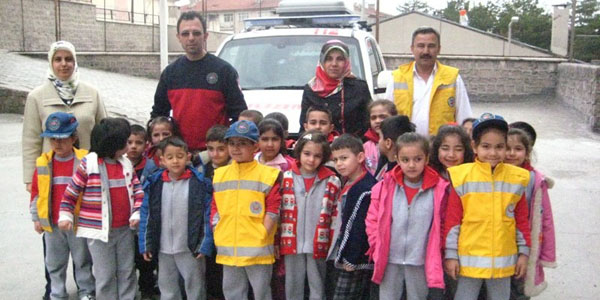 Miniklere 112 acil yardım anlatılıyor