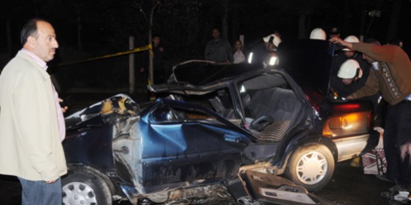 Isparta'da iki otomobil çarpıştı: 2 ölü, 1 yaralı