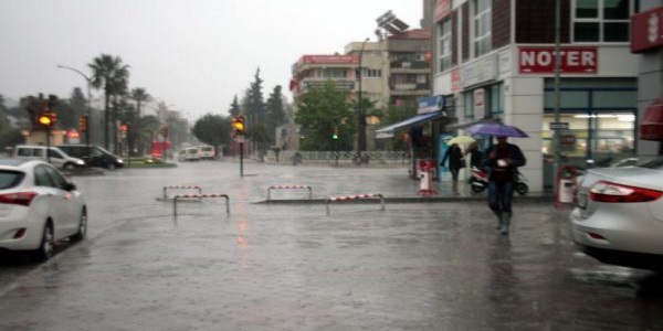 Ortaca'ya yarım saat yağmur yağdı böyle oldu