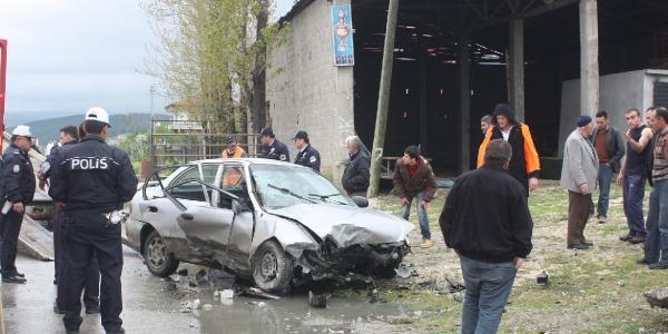 Otomobil takla attı : Uzman çavuş, eşi ve 2 çocuğu yaralı