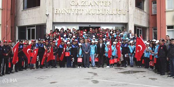 Çanakkale yolcusu öğrencilerden polise Kürtçe teşekkür