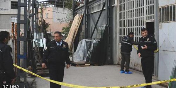 Önce patronunu öldürdü, sonra emin olmak için işyerine geldi