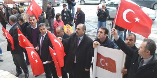 Akil insanlara şok protesto