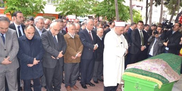 Bakan Avcı, Rektör Akan'ın annesinin cenaze törenine katıldı