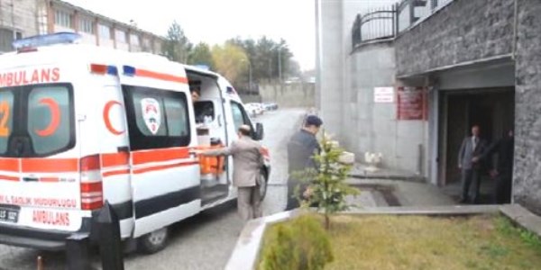 Duruşma çıkışı adliye koridorunda kavga: 2 yaralı