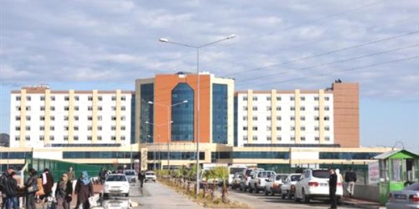 Hastenede mahkum dehşeti: 3 yaralı