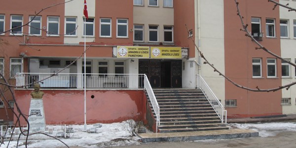 Bu okulun öğrencileri uyuz oldu!