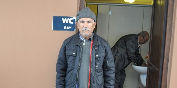 Tuvalette 10 bin lirasını unuttu
