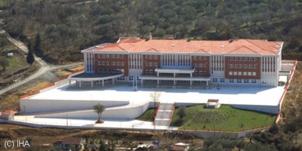 Öğrenciler kendi okullarını soydu
