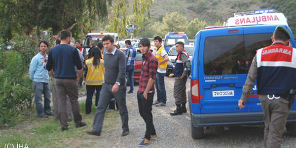 Otomobil uçuruma uçtu: 2 yaralı