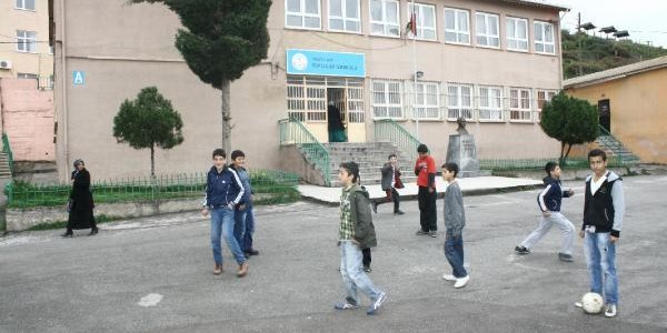 Başını sıraya çarpan öğrenci, beyin kanamasından öldü