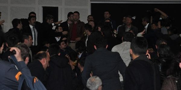Kocaeli'de akil insanların toplantısında gerginlik