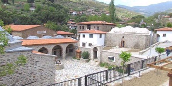 Birgi'de sokak sağlıklaştırma çalışmaları devam ediyor