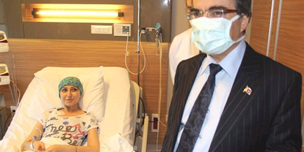 Lösemili kız başka hastalar için validen yardım istedi