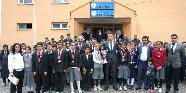 Köy okulu sporda 8 il birinciliği kazandı