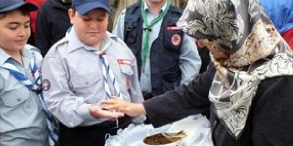 Çanakkale kampına giden izcilere kınalı uğurlama