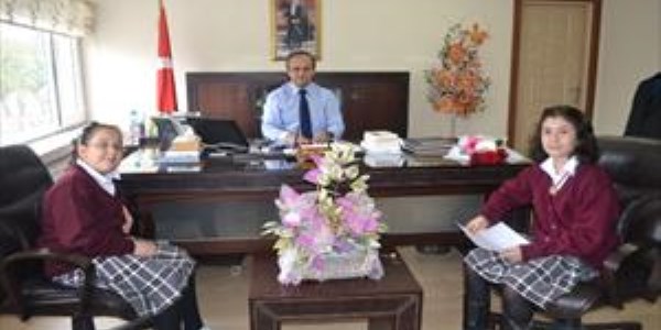 Öğrenciler sorularıyla kaymakamı terletti