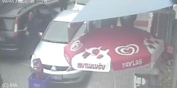 Doçentin sopalı saldırısı kamerada!