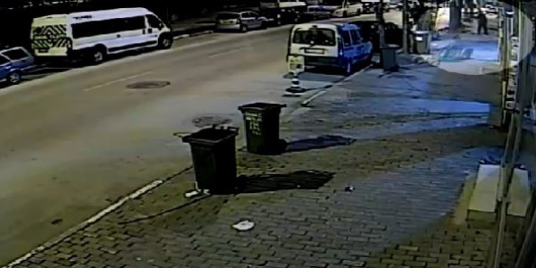 200 kiloluk çelik kasayı çuvalla taşıdılar