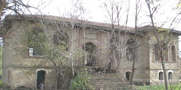 90 yıllık taş mektep eski ihtişamına kavuştu