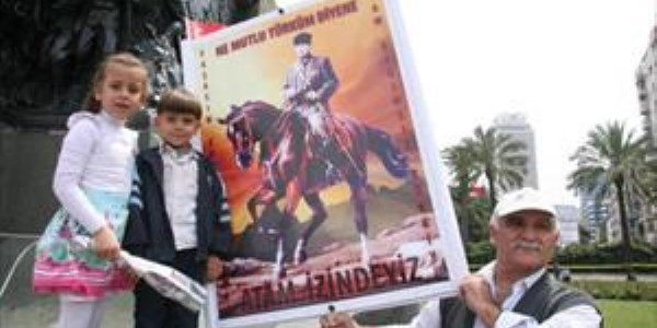İzmir'de CHP'lilerden alternatif 23 Nisan kutlaması