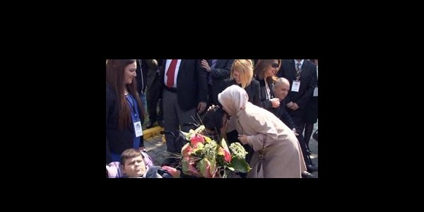 Emine Erdoğan engelli otobüsünün teslim törenine katıldı
