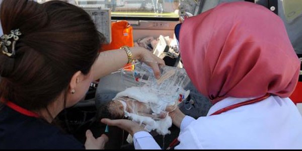 Ambulans helikopter 800 gramlık bebeği taşıdı