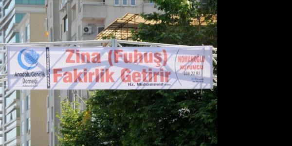 Adana'da 'zina fakirlik getirir' afişi