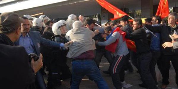 İzmir'de soykırım arbedesi