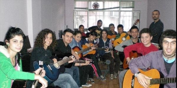 Gençlik Merkezi'nde, 8 branşta kursların devam ediyor