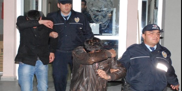 Cami şadırvanında esrar içerken yakalandılar