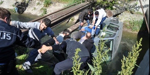 Sulama kanalında can pazarı