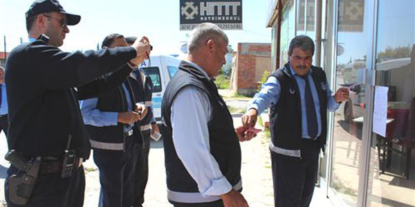 Aksu'da ruhsatsız işyerlerine mühür