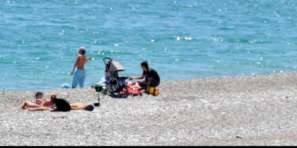 Antalya 30 dereceyi gördü