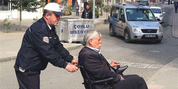 Polis'in yardım severliği takdir topladı