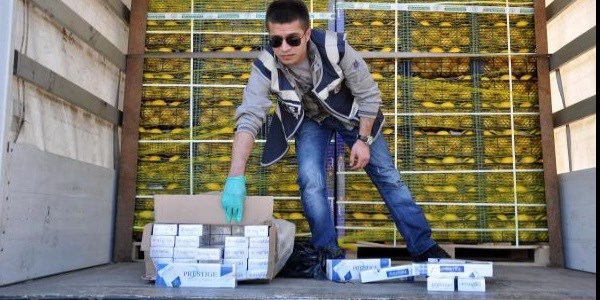 Limon yüklü TIR'da 11 bin paket kaçak sigara