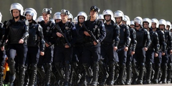 Sendikacı 6 emniyet personeli ihraç edildi