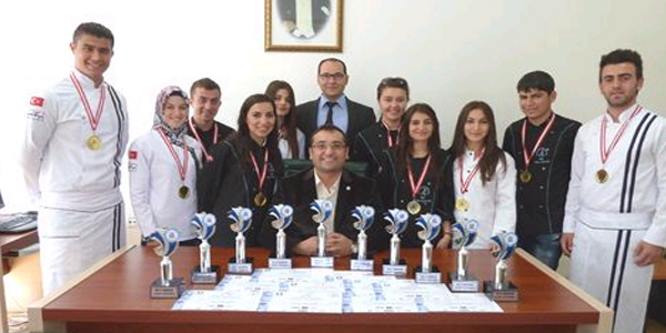 Öğrenciler başarılarını Rektör Kılıç ile paylaştı
