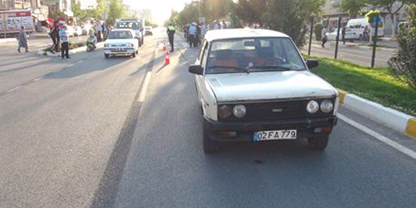 Otomobilin çarptığı kadın ağır yaralandı