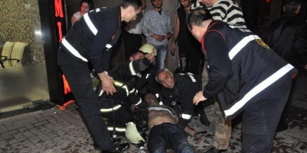 Dumandan zehirlenen doktoru itfaiye ekipleri kurtardı