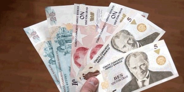 Bulduğu 4 bin TL'yi sahibine teslim etti