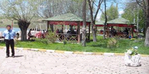 Hafik Gölü'ne piknikçi akını