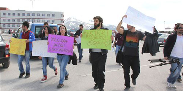 Erzurum'da 7 kiilik renci protestosu