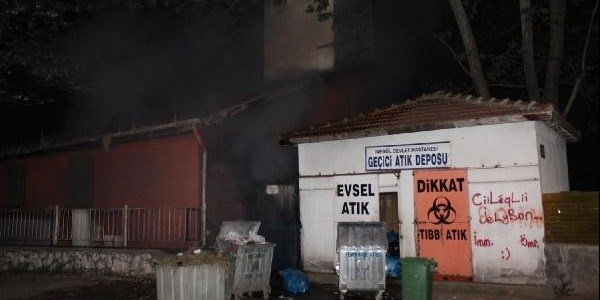İnegöl Devlet Hastanesi'nin katı atık depolama bölümü yandı